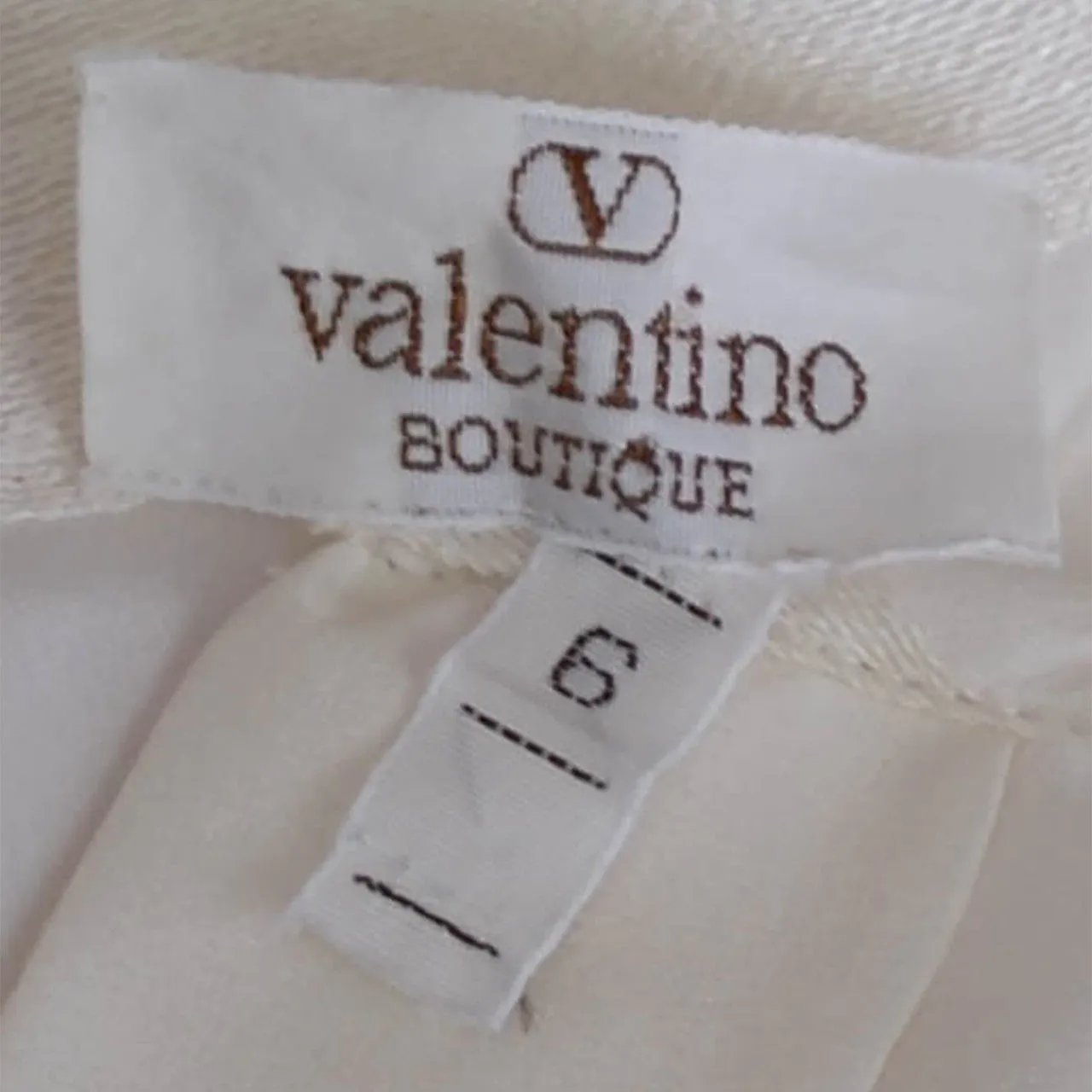 Designer vintage Valentino raw silk and lace blouse with jabot