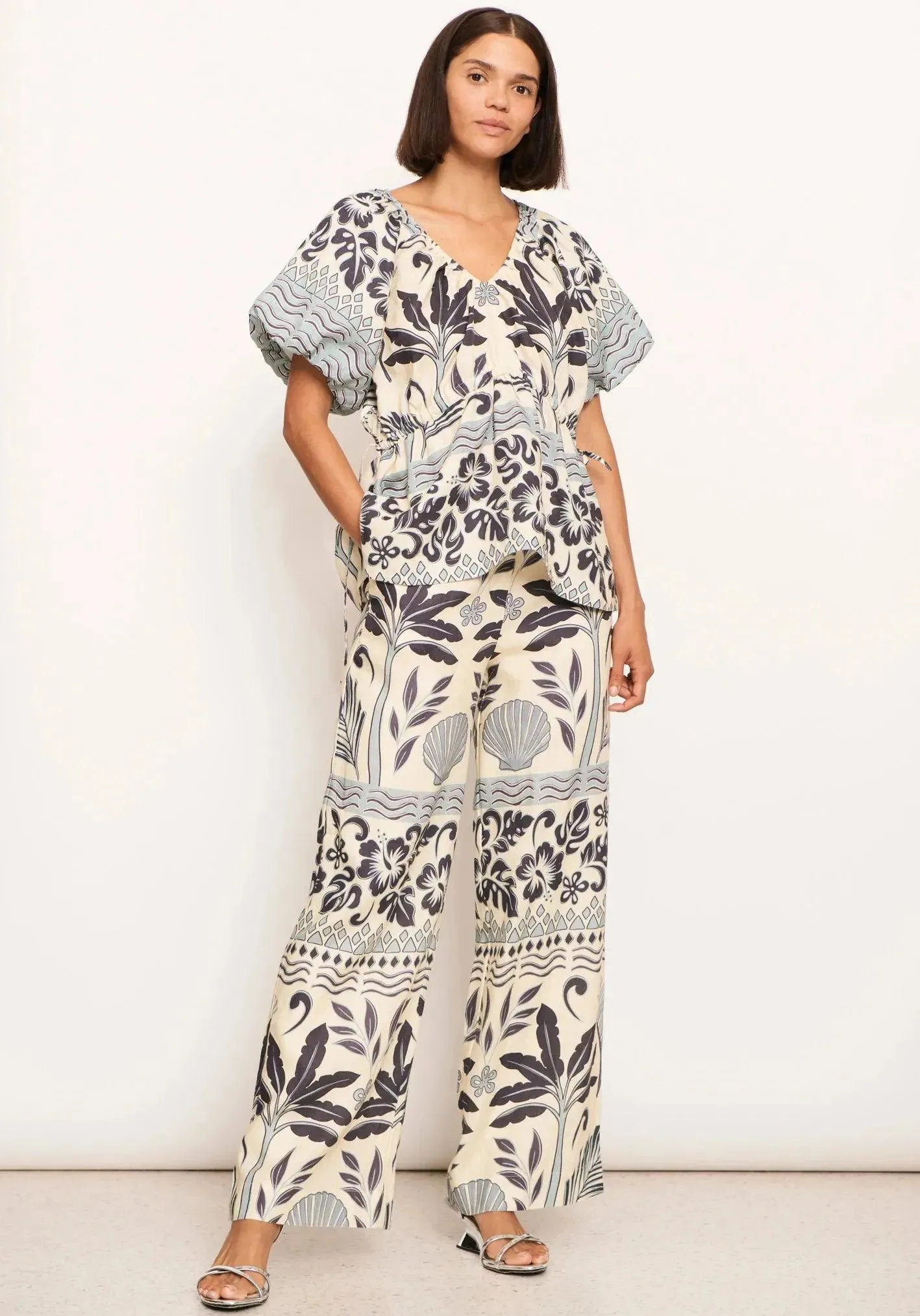 POL Clothing Paradise Linen Pant in Paradise Palm Print